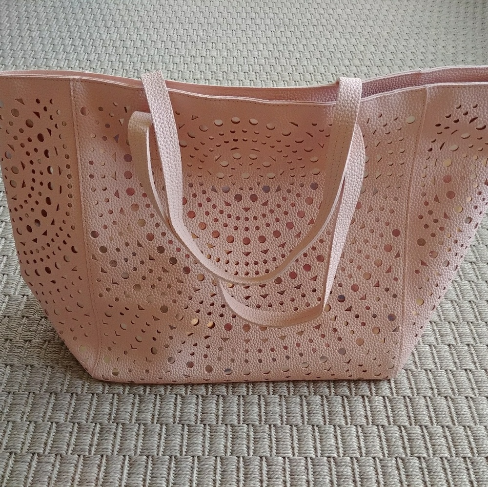 Brand New Bath & Body Works Pink Tote +Extra Gifts